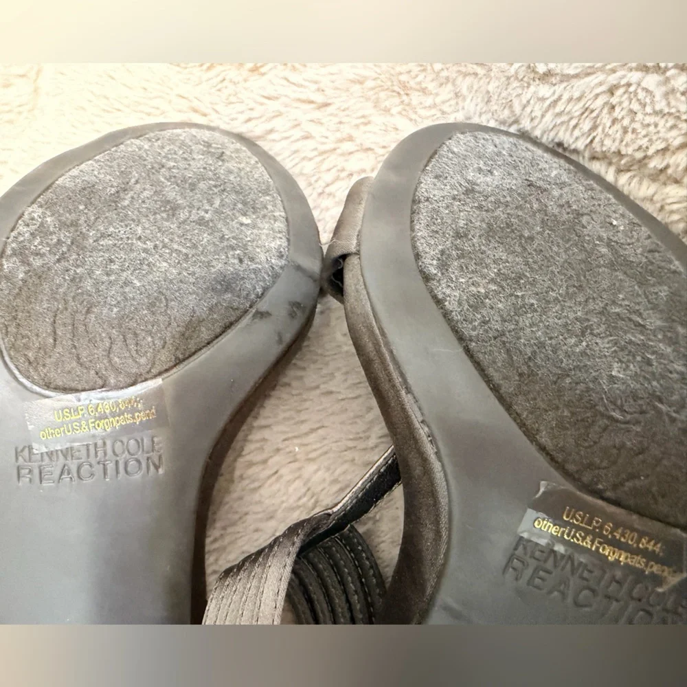 Kenneth Cole Reaction Heel Womens 6 M Silver Slingback Know Way Open Toe Sandal